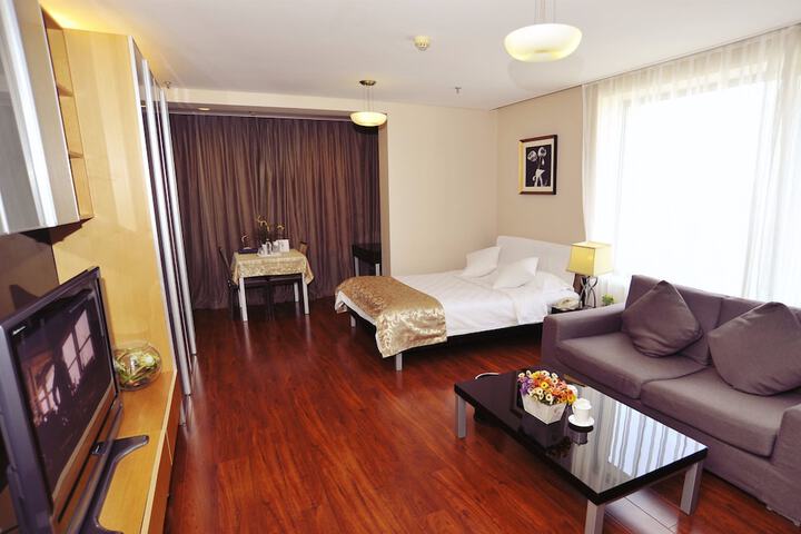 Room 21 of 36