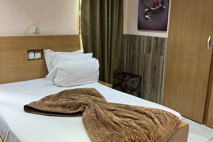 Room 25 of 51