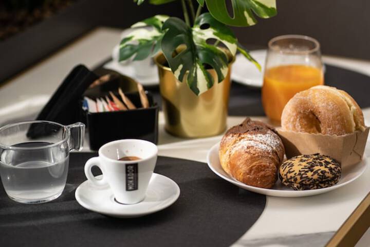 Breakfast/Coffee Service 162 of 209