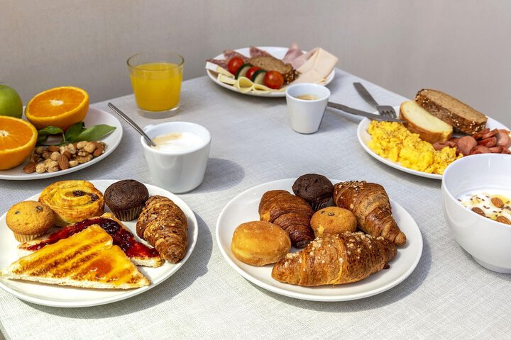 Breakfast/Coffee Service 32 of 36