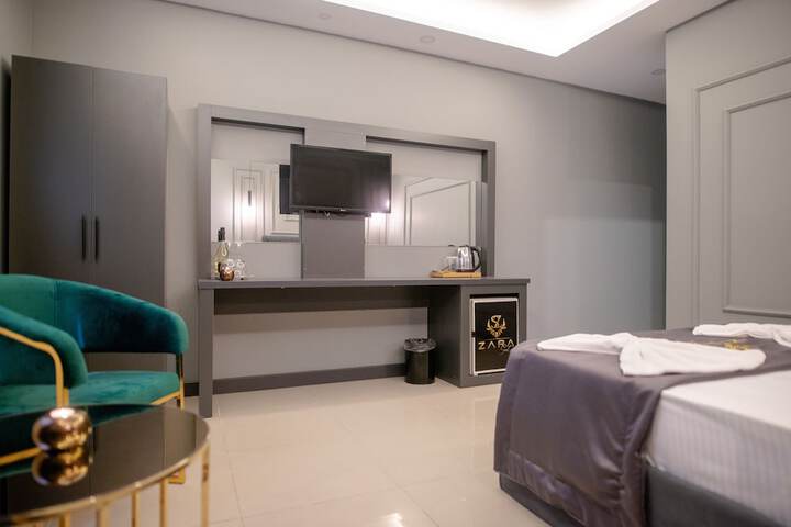 Room 15 of 28