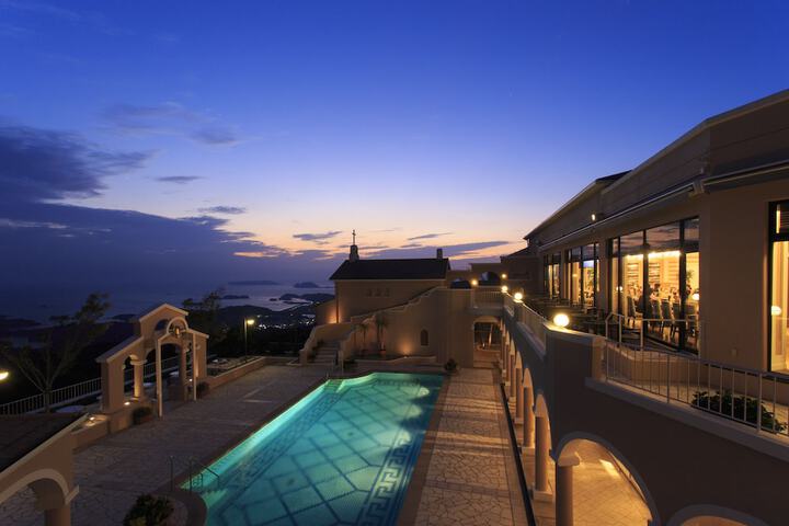 Hotel with Pool