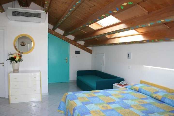 Room 6 of 58