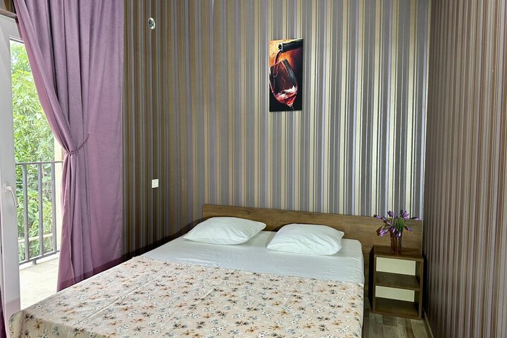 Room 10 of 28