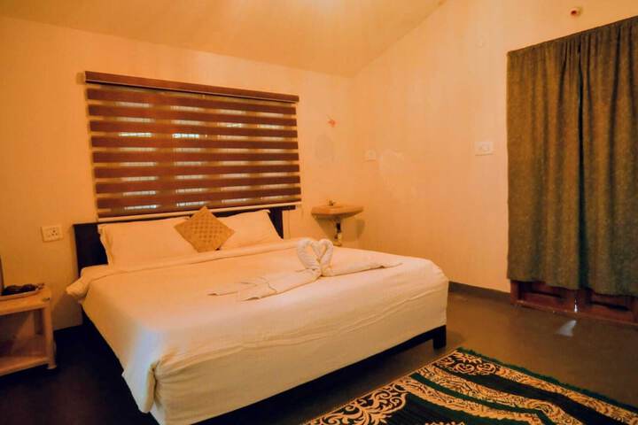 Room 44 of 100