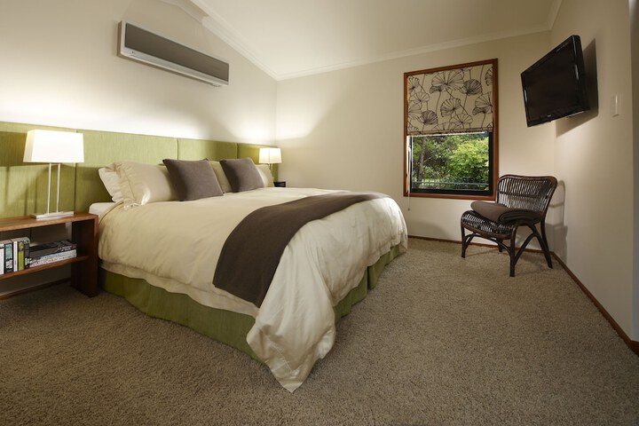Room 27 of 79