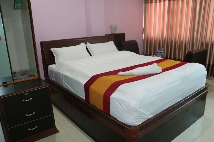 Room 7 of 18
