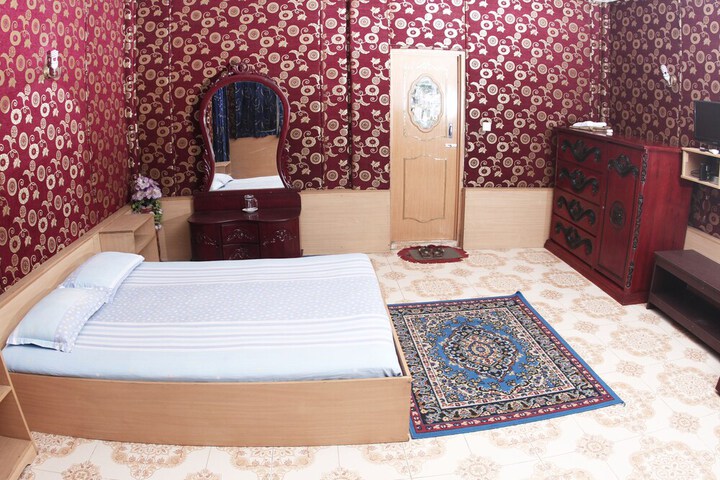 Room 11 of 19