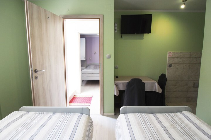Room 7 of 16