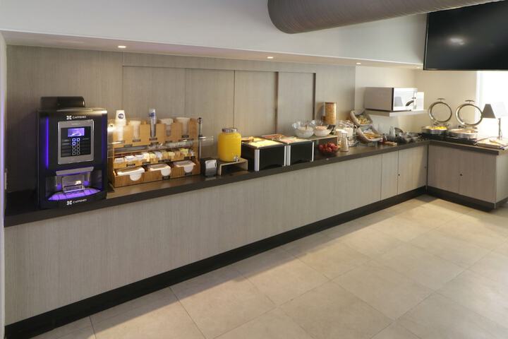 Breakfast/Coffee Service 26 of 48