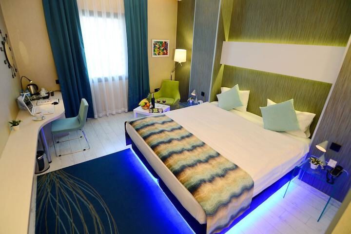 Room 10 of 29