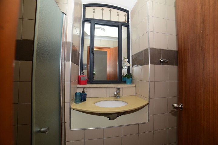 Room 30 of 41