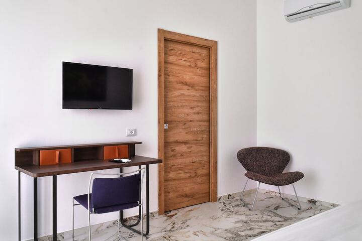 Room 47 of 212