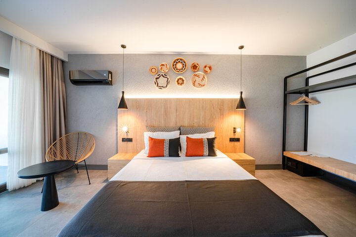 Room 4 of 63
