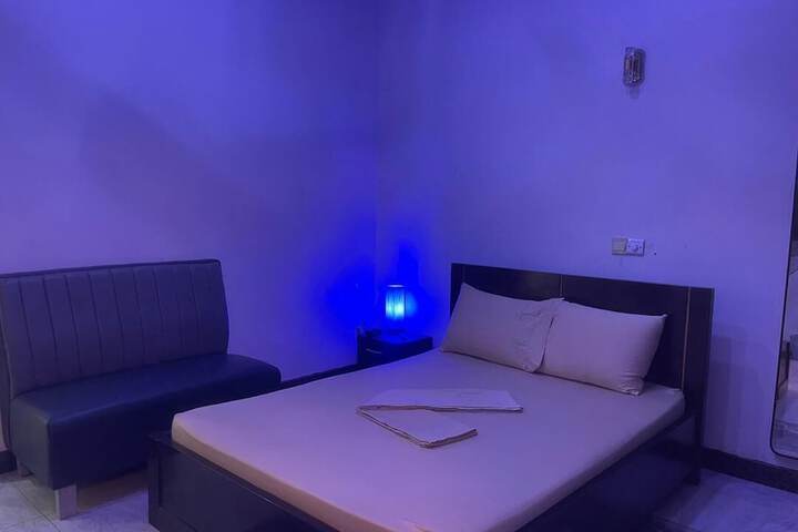 Room 12 of 22