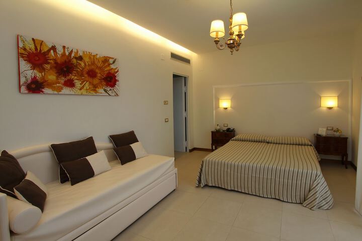 Room 26 of 101
