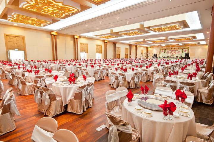 Ballroom/Hall 28 of 37