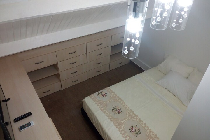 Room 3 of 28
