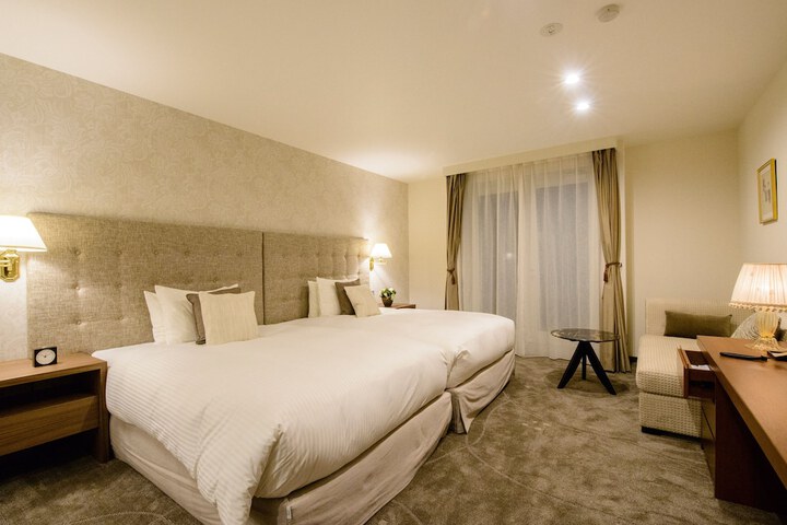 Room 9 of 96