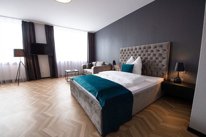 Room 9 of 35