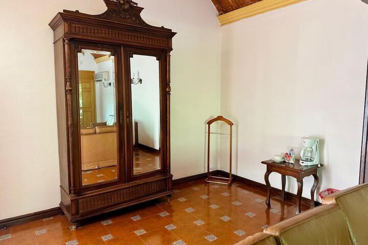 Room 13 of 96