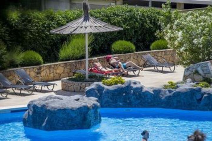 Pool 46 of 70