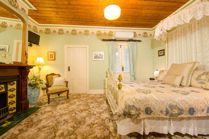 Room 16 of 25