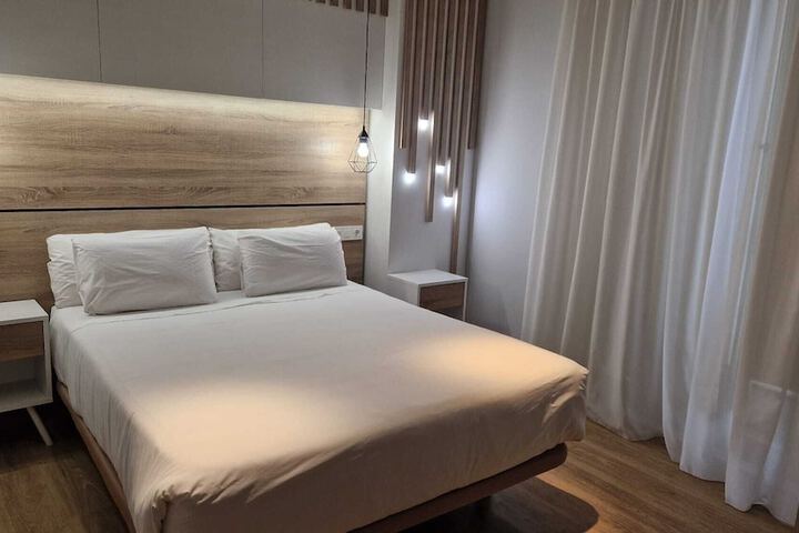 Room 4 of 6