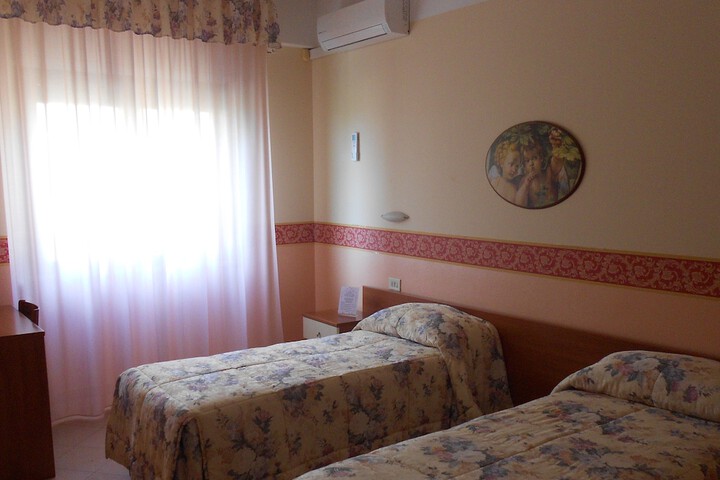 Room 2 of 22