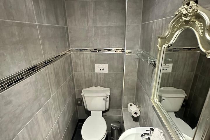 Room 116 of 171