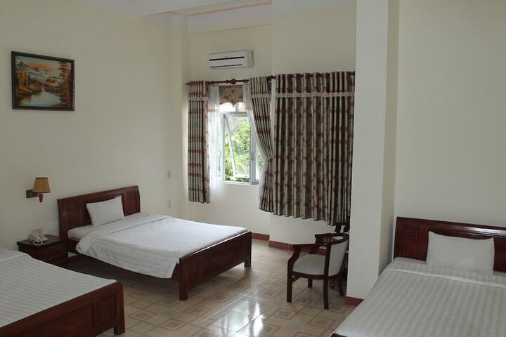Hotel Exterior 43 of 44
