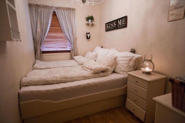 Room 4 of 12