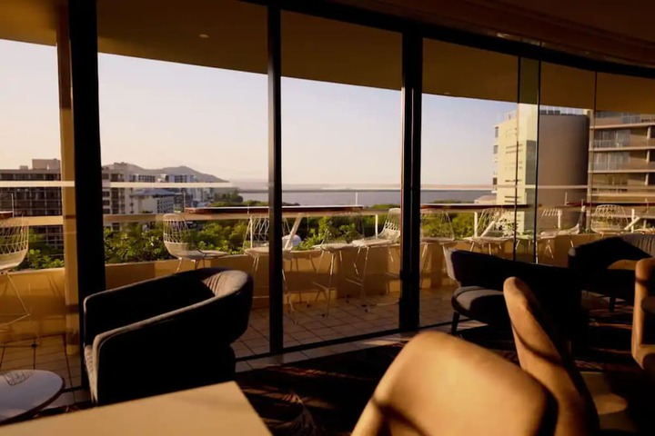 Lounge 124 of 164