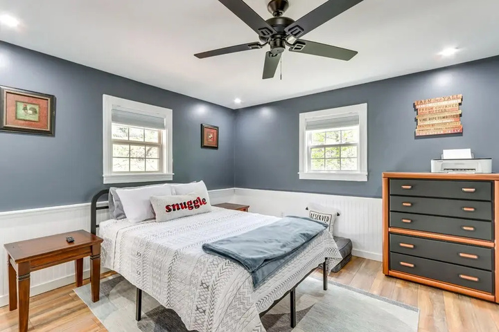 Room 4 of 18