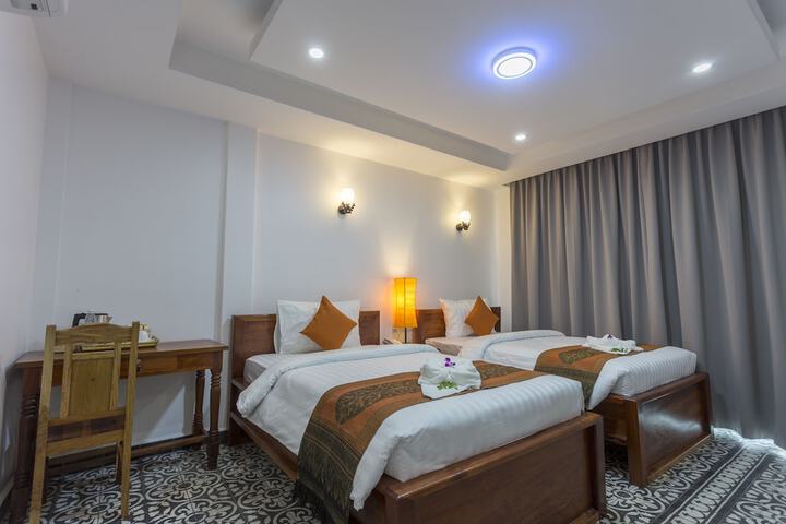 Room 16 of 36