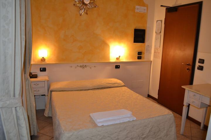 Room 8 of 30