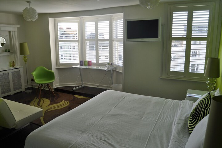 Room 8 of 40