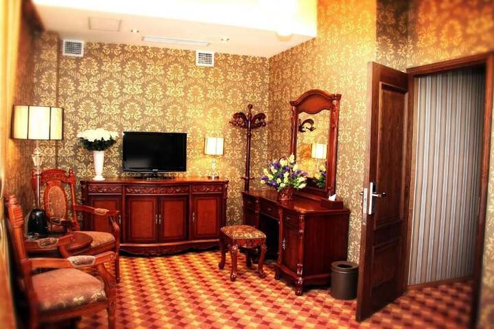 Room 14 of 48