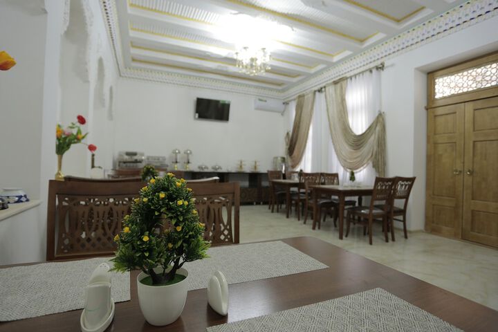 Dining 10 of 11