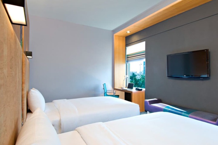 Room 6 of 12