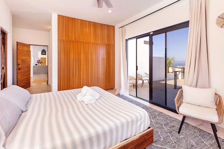 Room 2 of 20