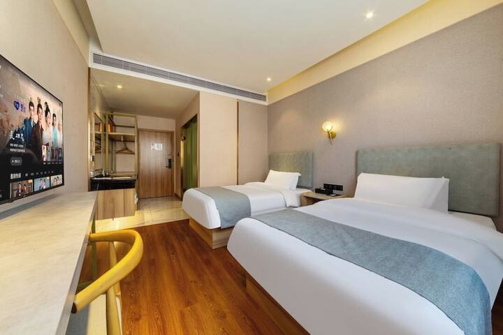 Room 34 of 48