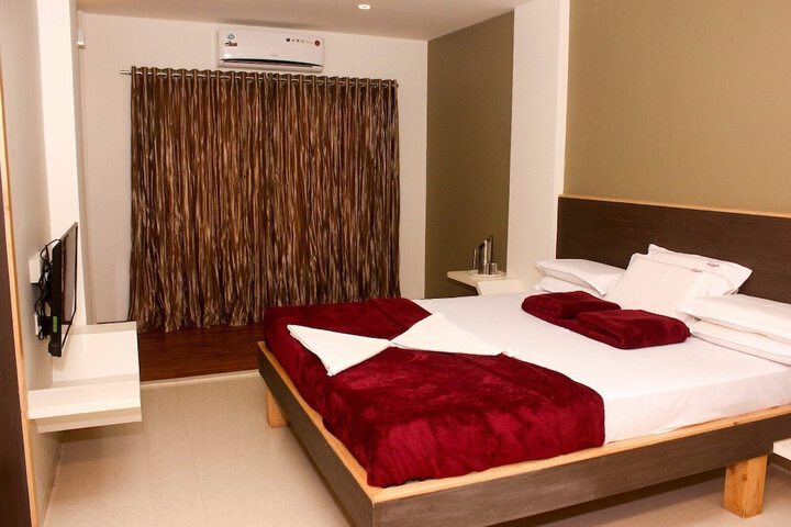 Room 6 of 10