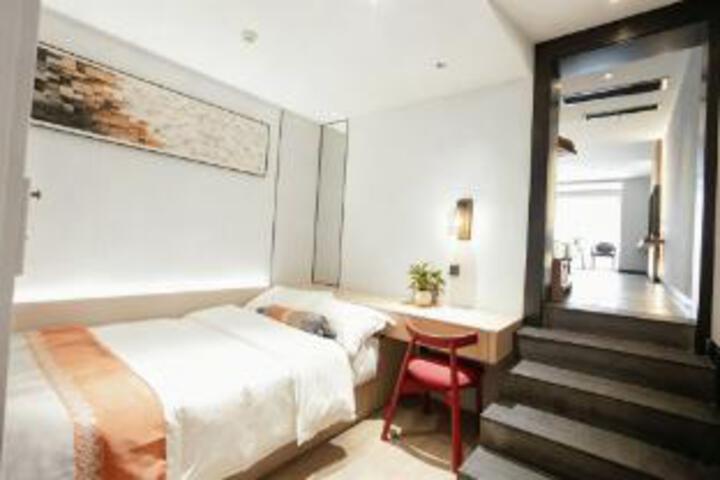 Room 18 of 18