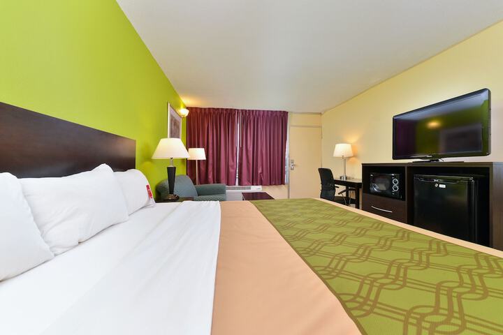1 King Bed (6 of 12)
