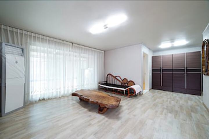 Room 1 of 35