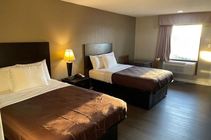 2 Double Beds (14 of 24)