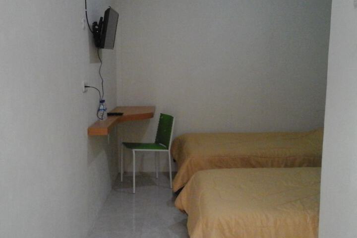 Room 12 of 27