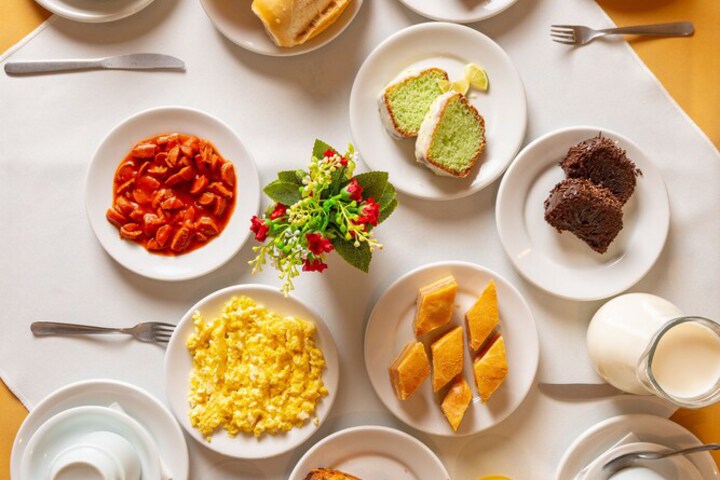Breakfast/Coffee Service 121 of 166