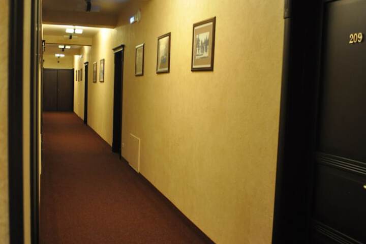 Ballroom/Hall 77 of 85
